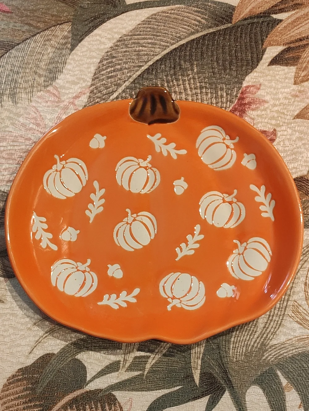 HOME: PUMPKIN-SHAPE DISH